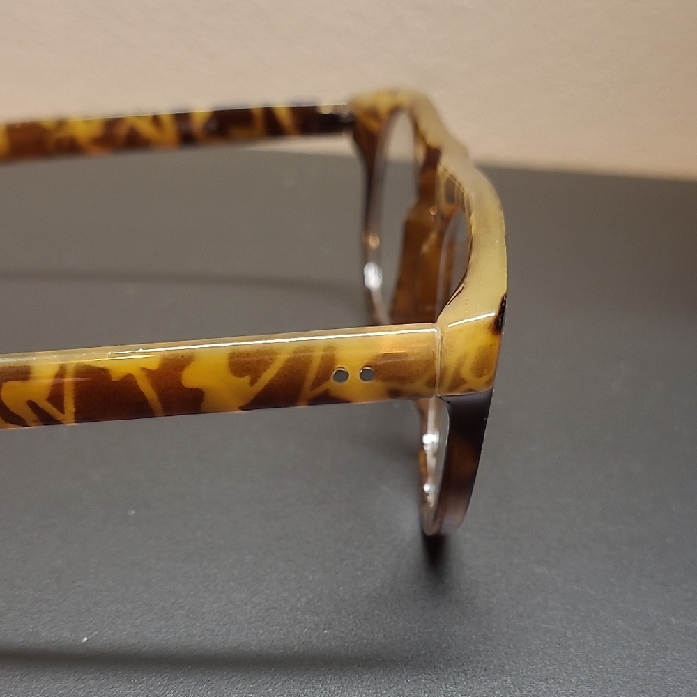 Tortoise Shell Pattern Glasses - Picture 5 of 8